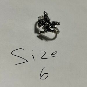 SIZE 6 really unique and cool Silver fairy core esque ring